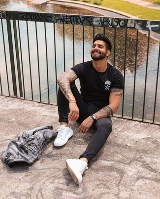 Comment porter un blouson aviateur imprimé tie-dye gris