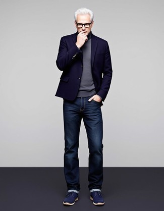 Un blazer à porter avec un pull à col roulé gris
