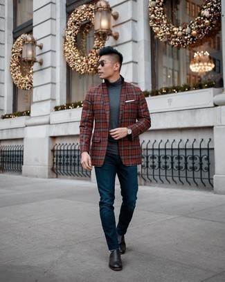 Un blazer à porter avec un pull à col roulé gris
