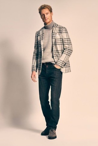 Un blazer à porter avec un pull à col roulé gris