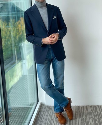 Un blazer à porter avec un pull à col roulé gris au printemps