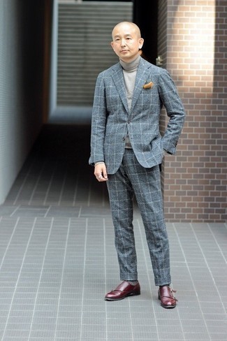 Des double monks à porter avec un pull à col roulé gris pour un style chic decontractés quand il fait chaud