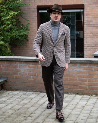 Des double monks à porter avec un pull à col roulé gris pour un style chic decontractés quand il fait chaud