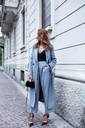 Comment porter un pantalon large gris