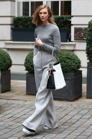 Comment porter un pantalon large gris en automne