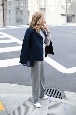Comment porter un pantalon large gris