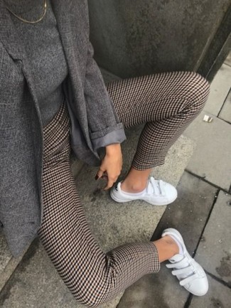 Comment porter un blazer en laine gris