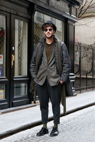 Comment porter un blazer en laine gris en hiver