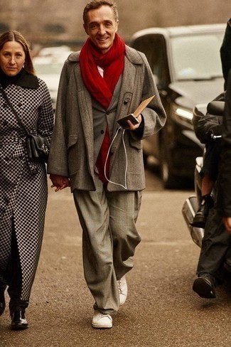 Comment porter un blazer en laine gris en hiver