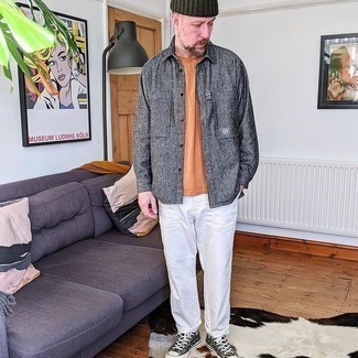 Comment porter une chemise à manches longues en laine grise