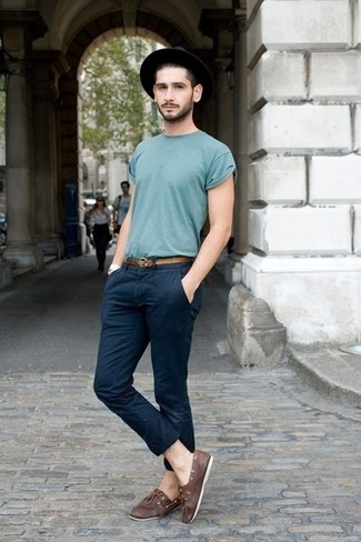 Comment porter un chapeau pour un style decontractés en été