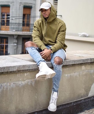 Comment porter un sweat à capuche avec des bottes de travail