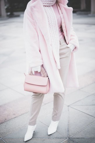 Comment porter une écharpe en tricot fuchsia