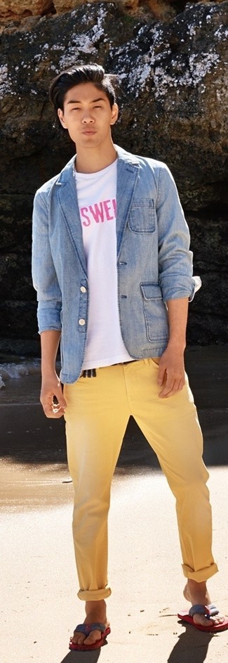 Comment porter un t-shirt à col rond imprimé fuchsia