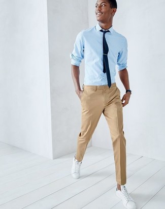 Comment porter un pantalon de costume marron clair