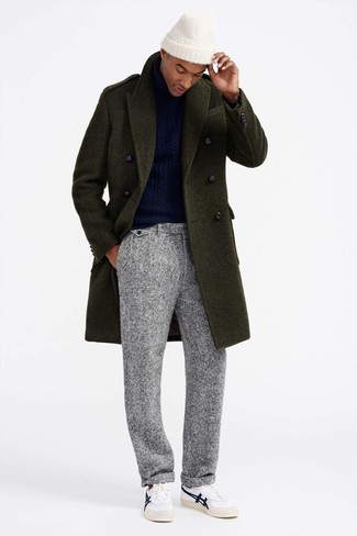 Comment porter un pull en tricot pour un style chic decontractés quand il fait frais à 20 ans