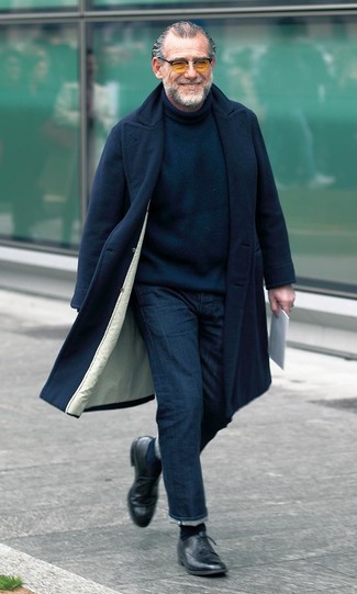 Comment porter un pull en tricot quand il fait frais après 60 ans