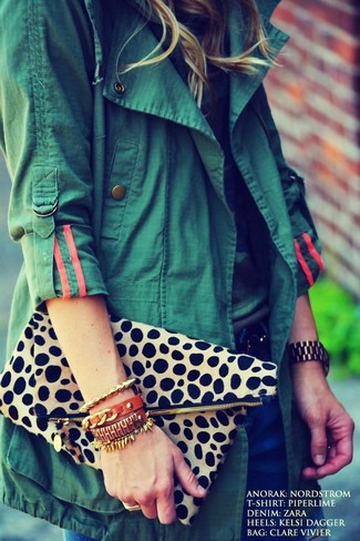 Comment porter un sac imprimé léopard pour un style decontractés