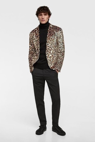 Comment porter un blazer imprimé léopard