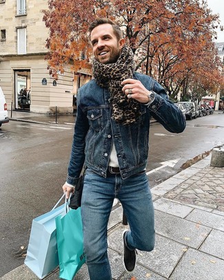Comment porter une écharpe imprimée léopard pour un style decontractés en automne
