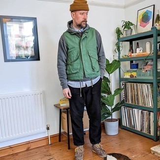 Comment porter des chaussures imprimées léopard quand il fait frais