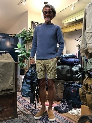 Comment porter un sac bleu clair pour un style decontractés quand il fait chaud