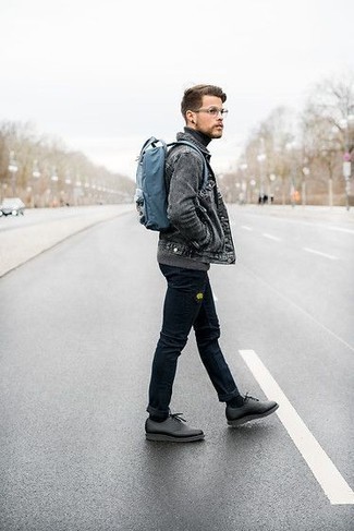 Comment porter un sac bleu clair pour un style chic decontractés quand il fait chaud