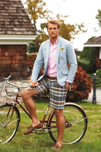 Comment porter un blazer bleu clair quand il fait chaud à 30 ans