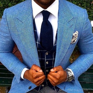 Comment porter un blazer bleu clair quand il fait chaud à 30 ans