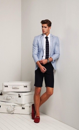 Comment porter un blazer bleu clair quand il fait chaud à 30 ans