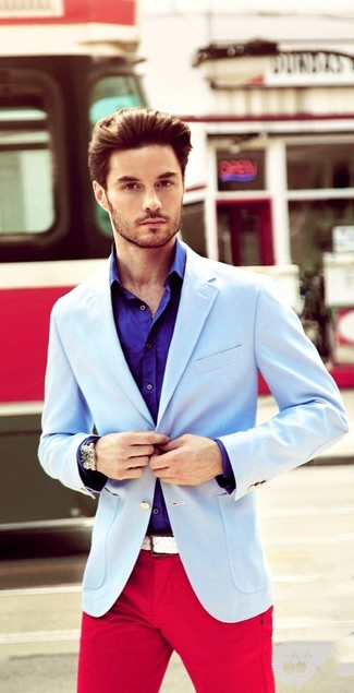 Comment porter un blazer bleu clair quand il fait chaud à 30 ans