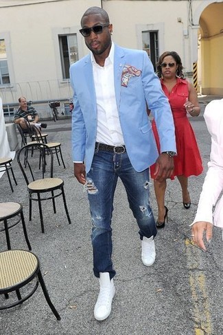 Comment porter un blazer bleu clair quand il fait chaud à 30 ans