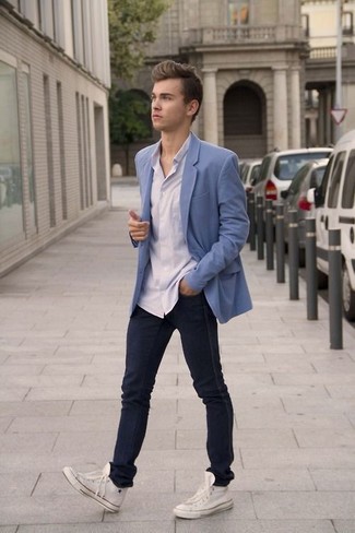Comment porter un blazer bleu clair quand il fait chaud à 30 ans