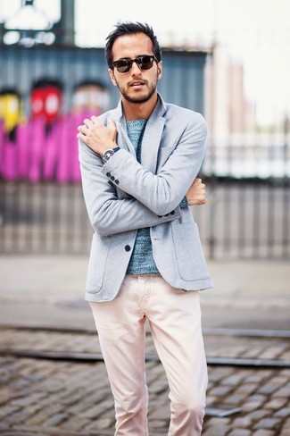 Comment porter un blazer bleu clair au printemps