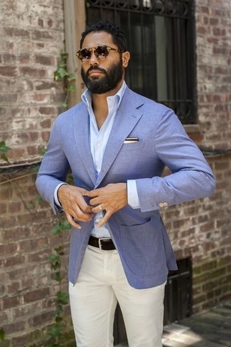 Comment porter un blazer bleu clair quand il fait chaud à 30 ans