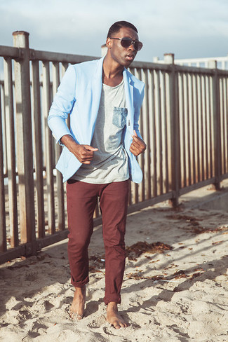 Comment porter un blazer bleu clair quand il fait chaud à 30 ans