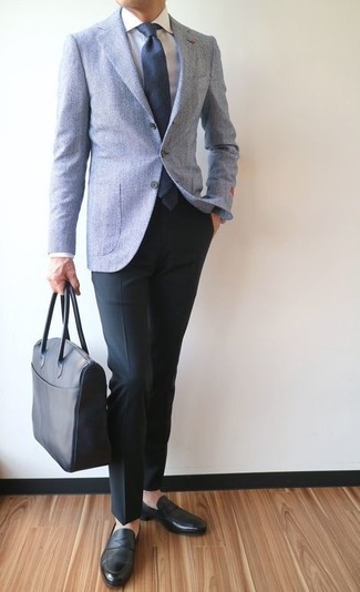 Comment porter un blazer bleu clair au printemps
