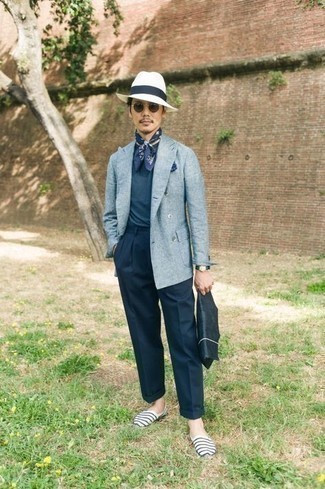 Comment porter un blazer bleu clair quand il fait très chaud