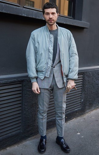 Comment porter un blouson aviateur bleu clair