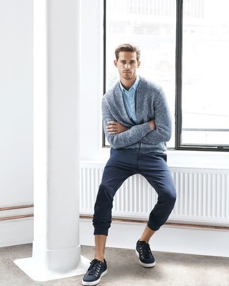 Comment porter un blouson aviateur bleu clair pour un style decontractés