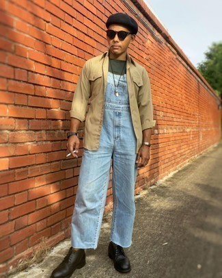 Comment porter une salopette en denim bleu clair