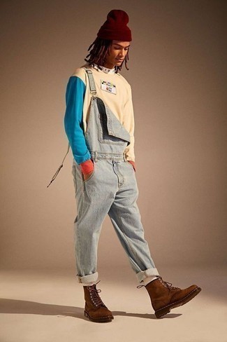 Comment porter une salopette en denim bleu clair
