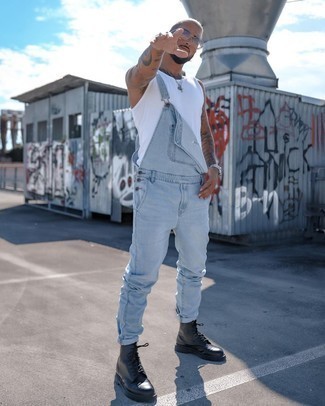 Comment porter une salopette en denim bleu clair