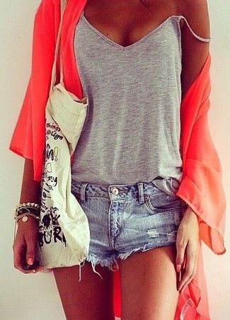 Comment porter un short en denim bleu clair
