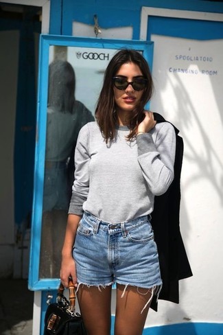 Comment porter un short en denim bleu clair