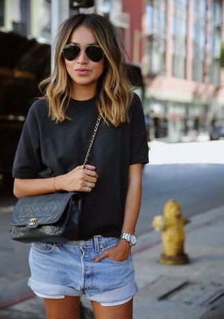 Comment porter un short en denim bleu clair