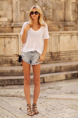 Comment porter un short en denim bleu clair