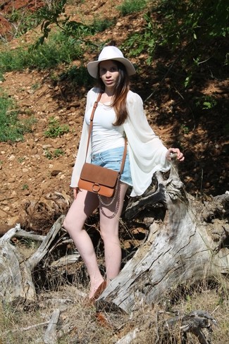 Comment porter un short en denim bleu clair