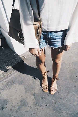 Comment porter un short en denim bleu clair