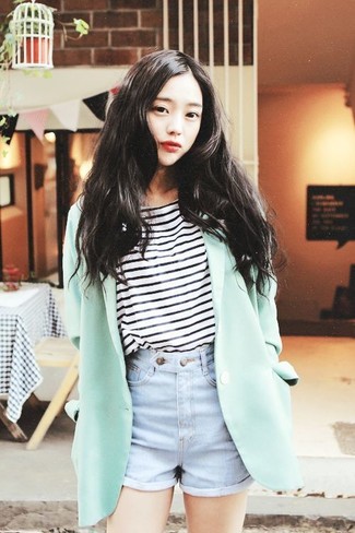 Comment porter un short en denim bleu clair